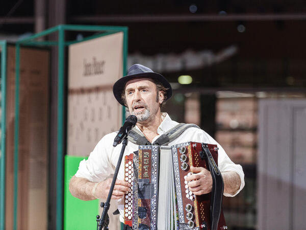 Musiker mit Ziehamonika