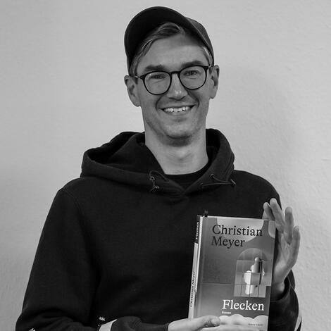 Porträt von Christian Meyer mit seinem Buch